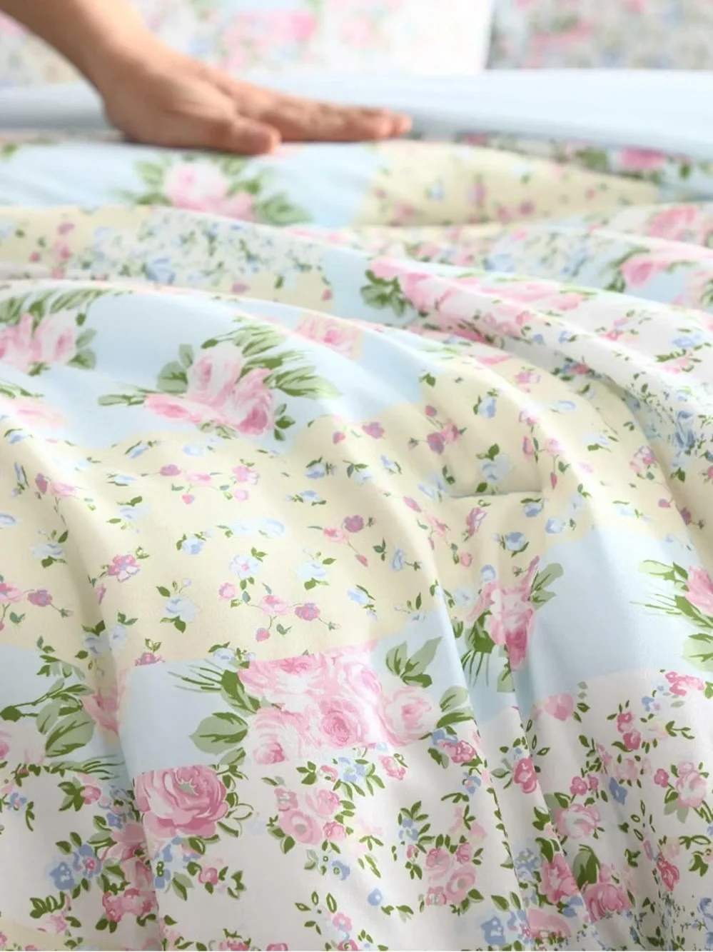 Betsey Johnson King 8-Pc Comforter Set Floral Butterfly Hearts Bow Sheets